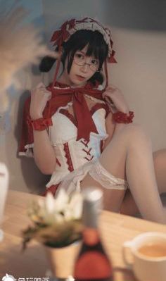 央媒评自媒体捧杀式造谣“韦神”